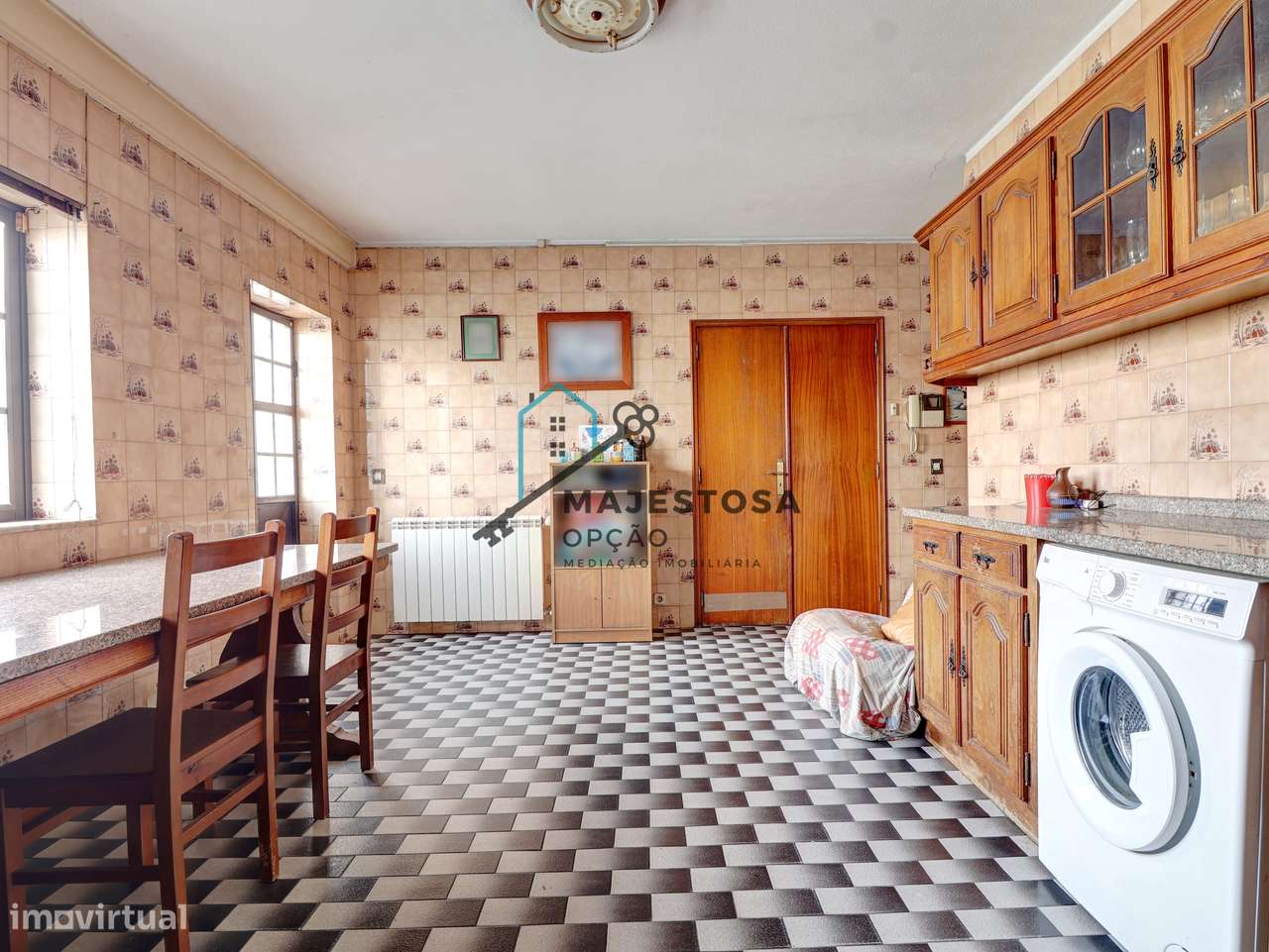 Moradia T5 com Piscina na Rua Padre Cruz, Maximinos-31