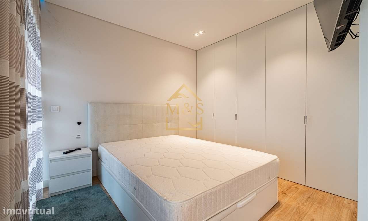 Apartamento T1 , Vistas Rio , Cond.Fechado, varanda, garagem,Antas-17