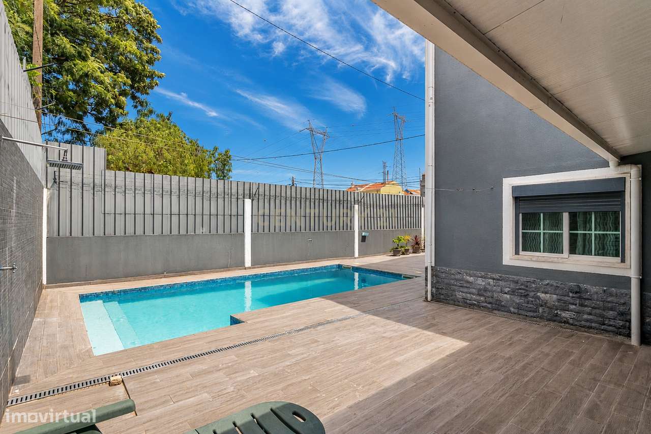 Moradia T4 com piscina e garagem junto às Colinas do Cruzeiro-43