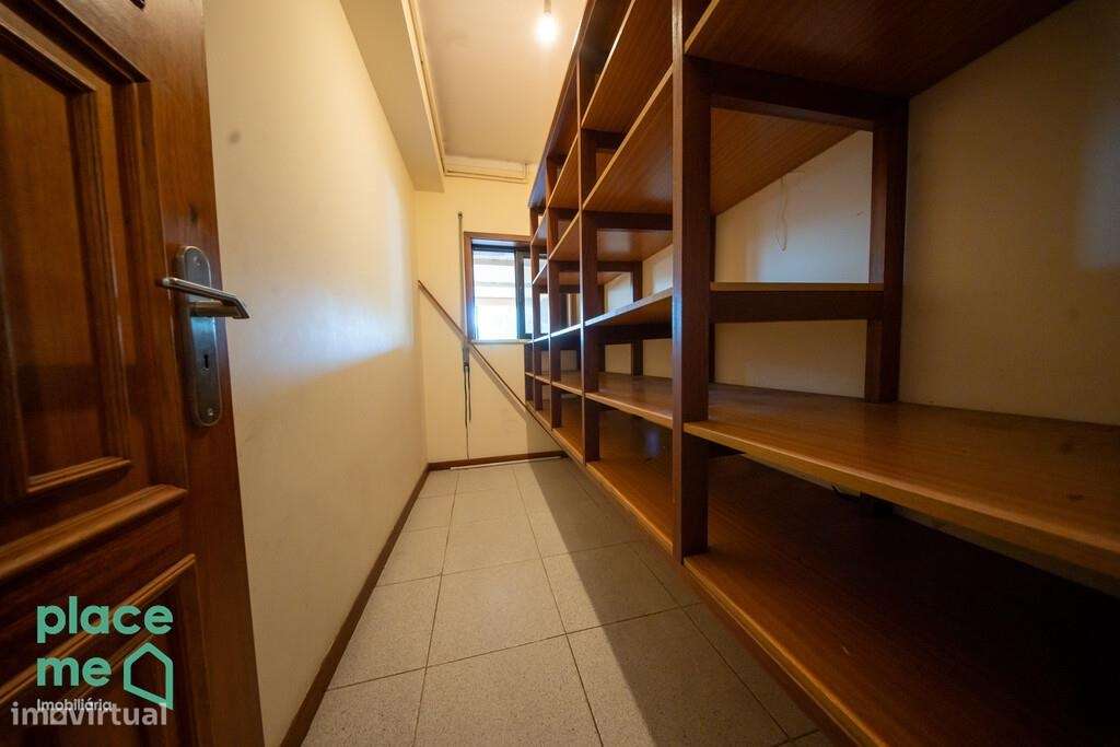Moradia Individual com mais de 900m2 em Palmeira, Braga-11