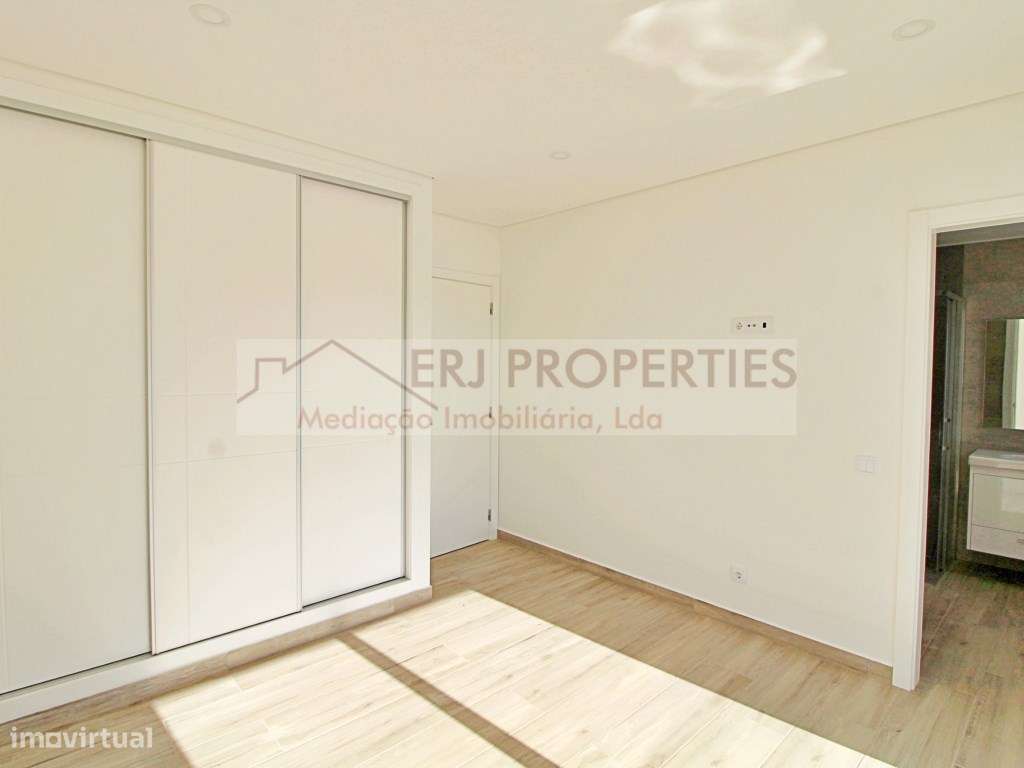 Excelente Moradia T4 a 1,8Km da Praia da Altura - Grande imagem: 5/46