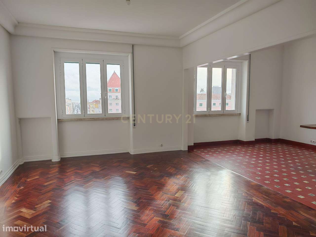 T1 renovado de 83m2, com vista de cidade e estacionamento inserido em - Grande imagem: 4/29