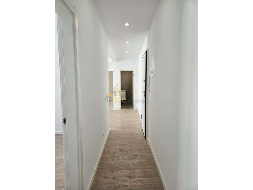 Apartamento T2 Remodelado | Localizado em Almada | Não perca a opor...-3