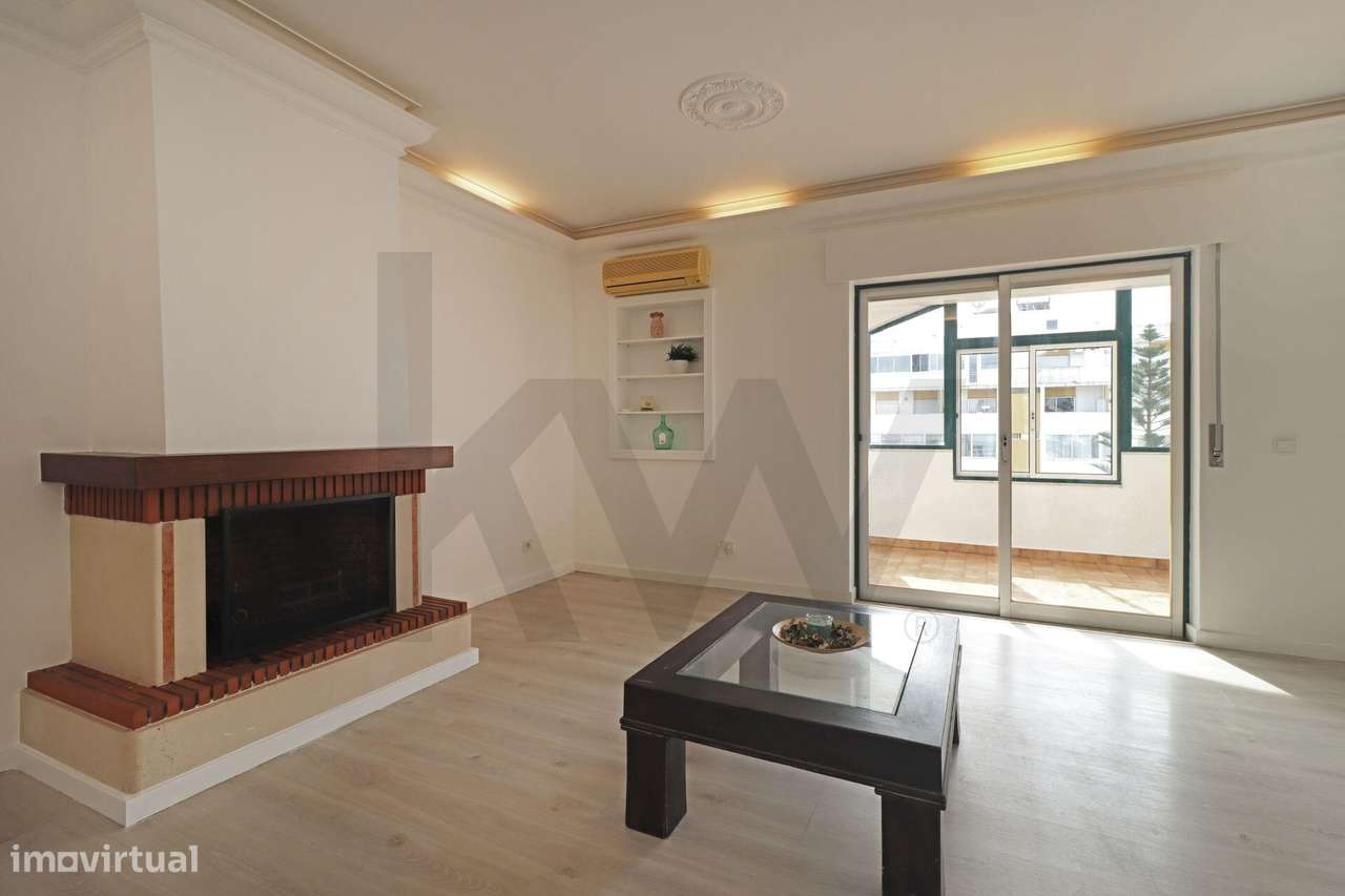 Apartamento T2 exclusivo no último piso do Edifício Royal com terraço-28