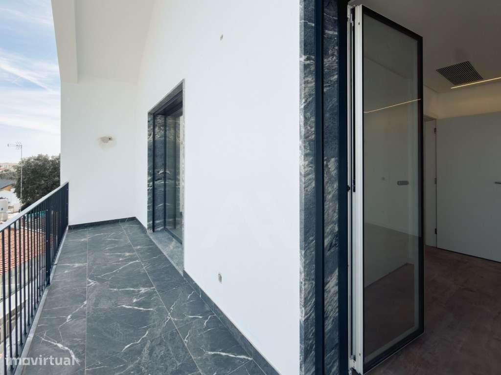 Moradia T5 na Amoreira com vista mar, piscina e jardim privativo-36