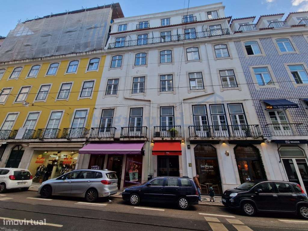 Apartamento T3 na Rua dos Fanqueiros, com vista para o Castelo de S...-25