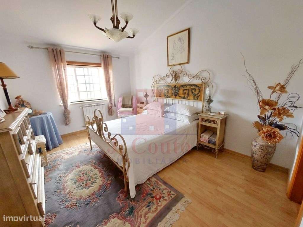 Moradia Geminada T4 com terreno | Entre a Cidade e a Praia-16