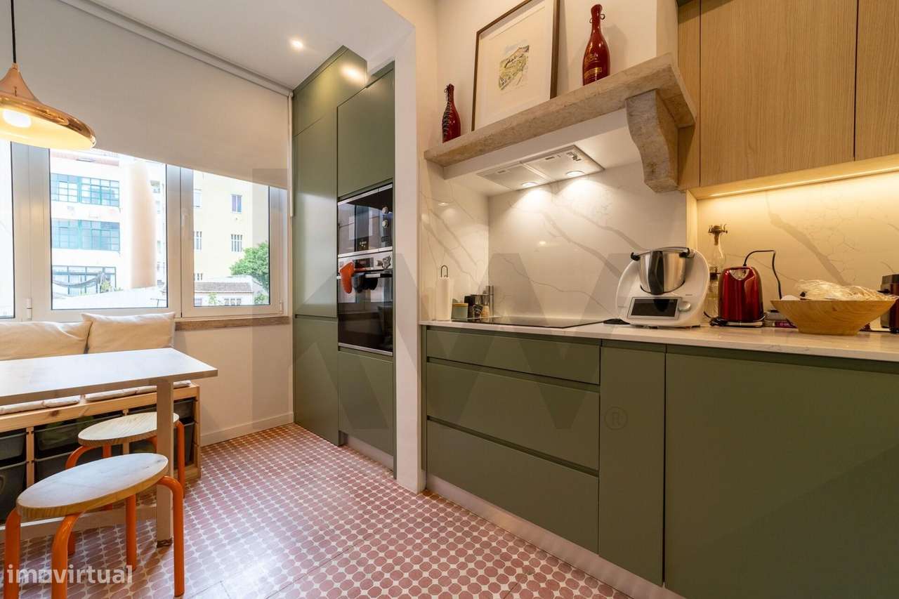 T2 Renovado de 89m2 em Alcântara – O Equilíbrio Perfeito entre Charme - Grande imagem: 2/27