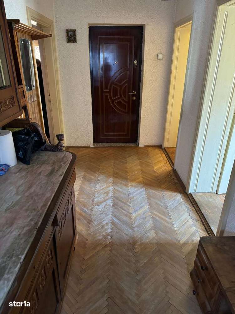 Apartament 3 camere, etaj 1, str. Praga-9