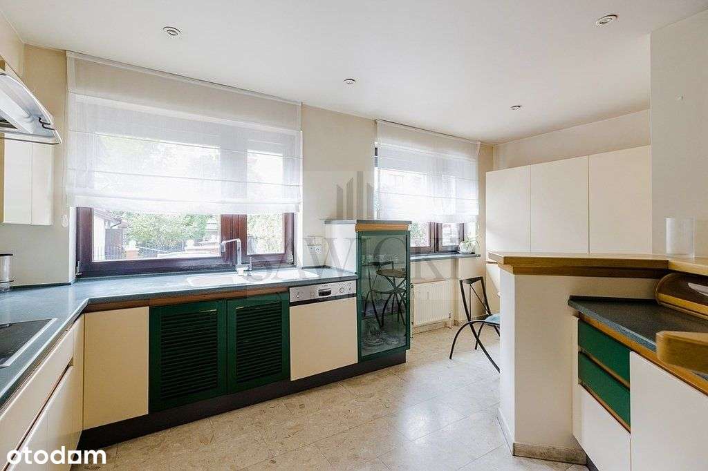 Przestronny, nowoczesny dom jednorodzinny-3