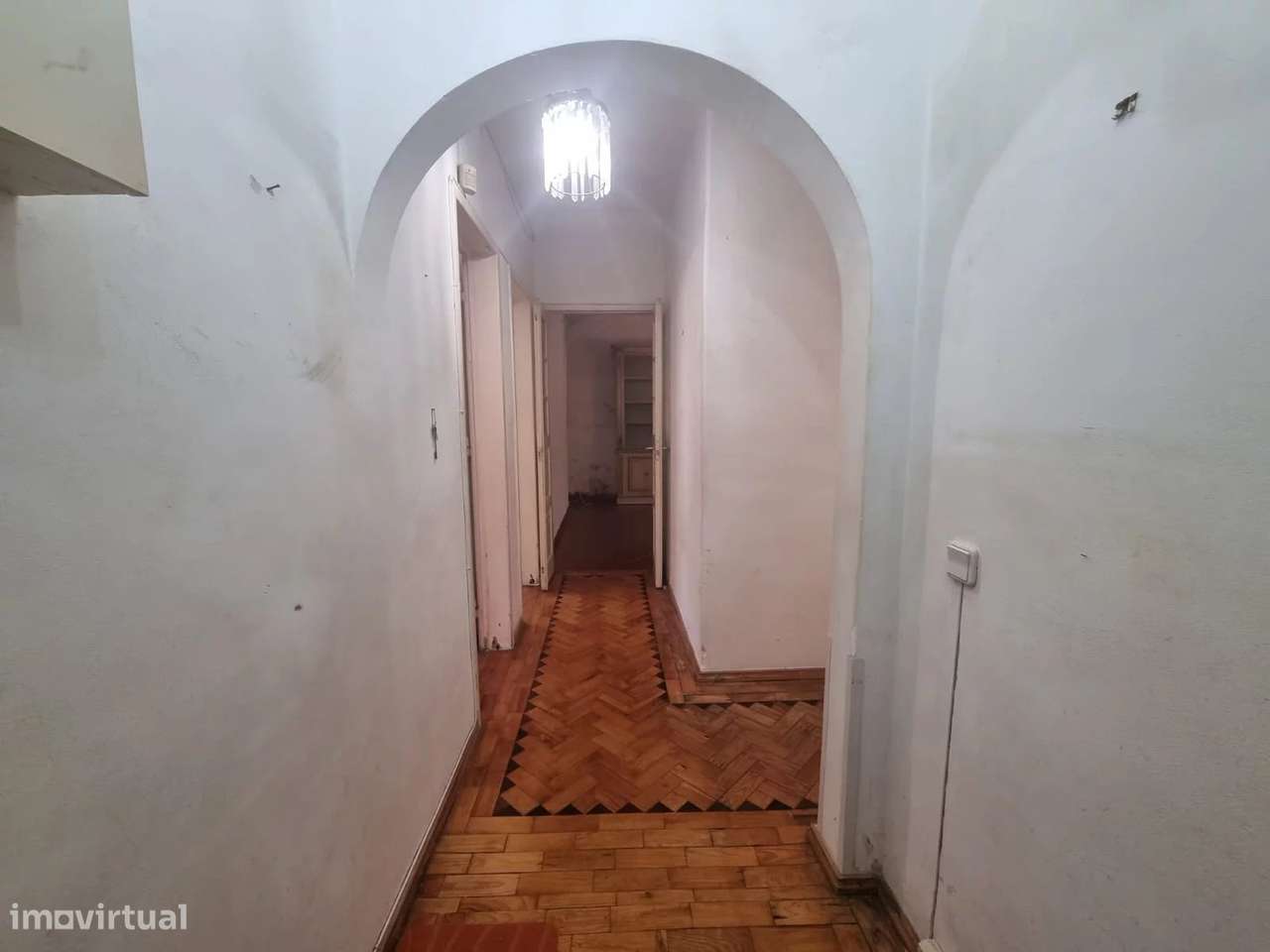 Prédio com 3 apartamentos T2, com Terraço e Jardim na Costa da Caparic-17