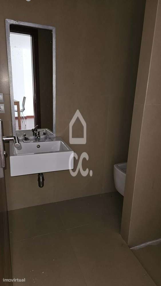 Andar de moradia V3 com terraço, localizada perto da biblioteca-25