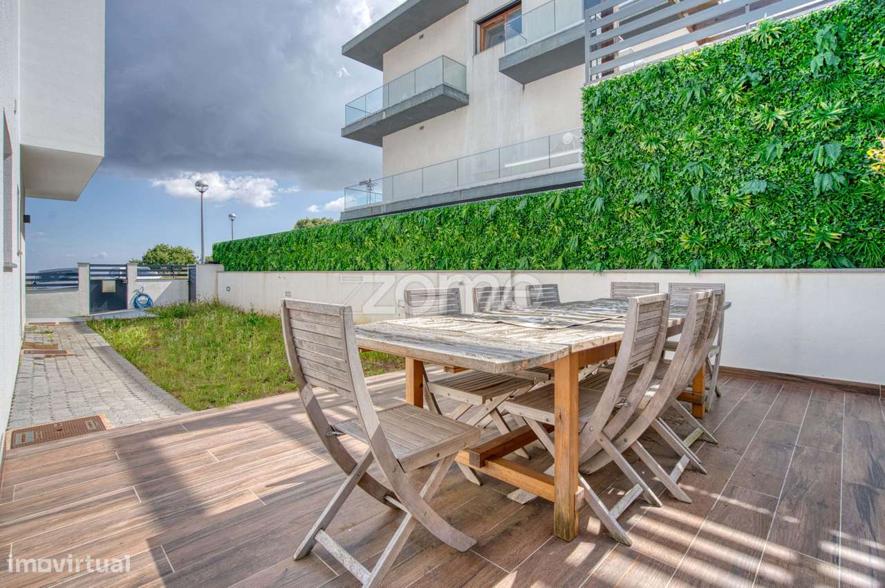 Moradia T4 com Jardim na Ramada-14