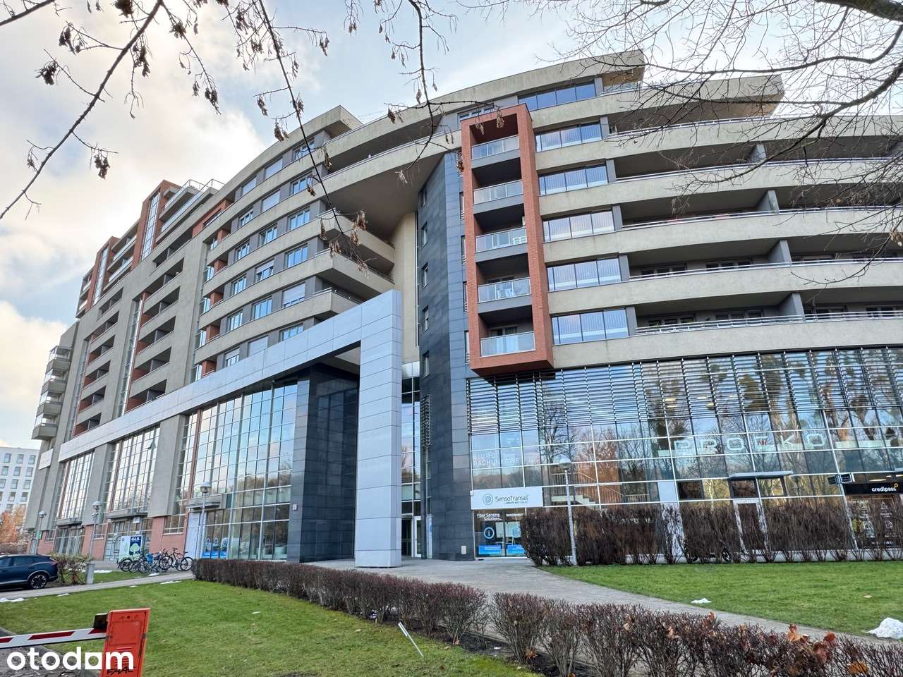 Reprezentacyjny obiekt biurowo - mieszkalny, znakomita lokalizacja.-0