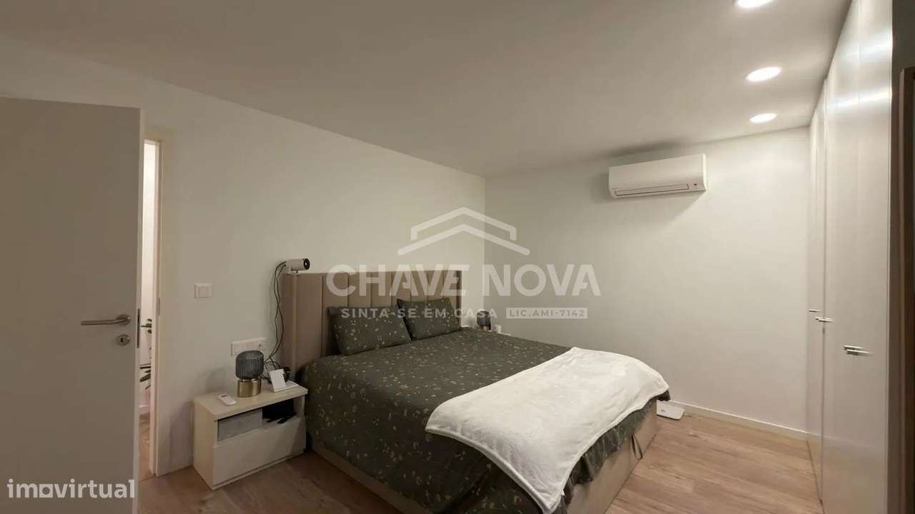 Apartamento T1+1 Como Novo c/ Lugar de Garagem em Santa Marinha (VL8)-21