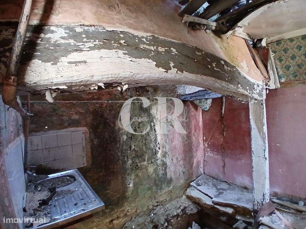 Propriedade com charme histórico, natureza e projeto aprovado em Figue-11