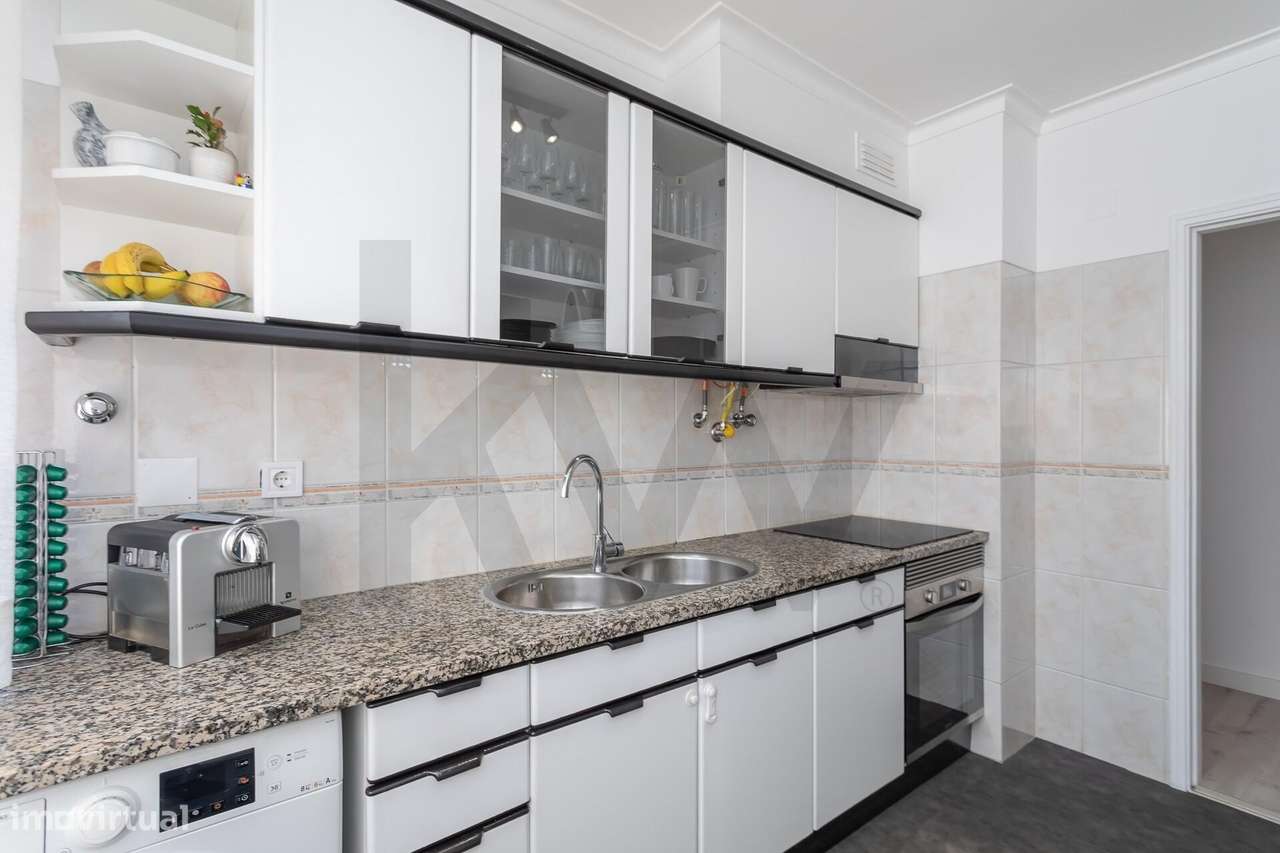 O Seu Novo Refúgio na Avenida de Fitares : T2 renovado e cheio de sol-5