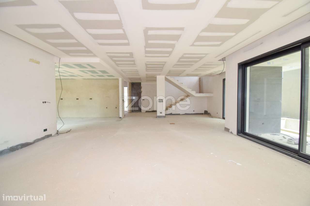 Moradia nova T4 luxo em condomínio privado no Barro em Loures-5