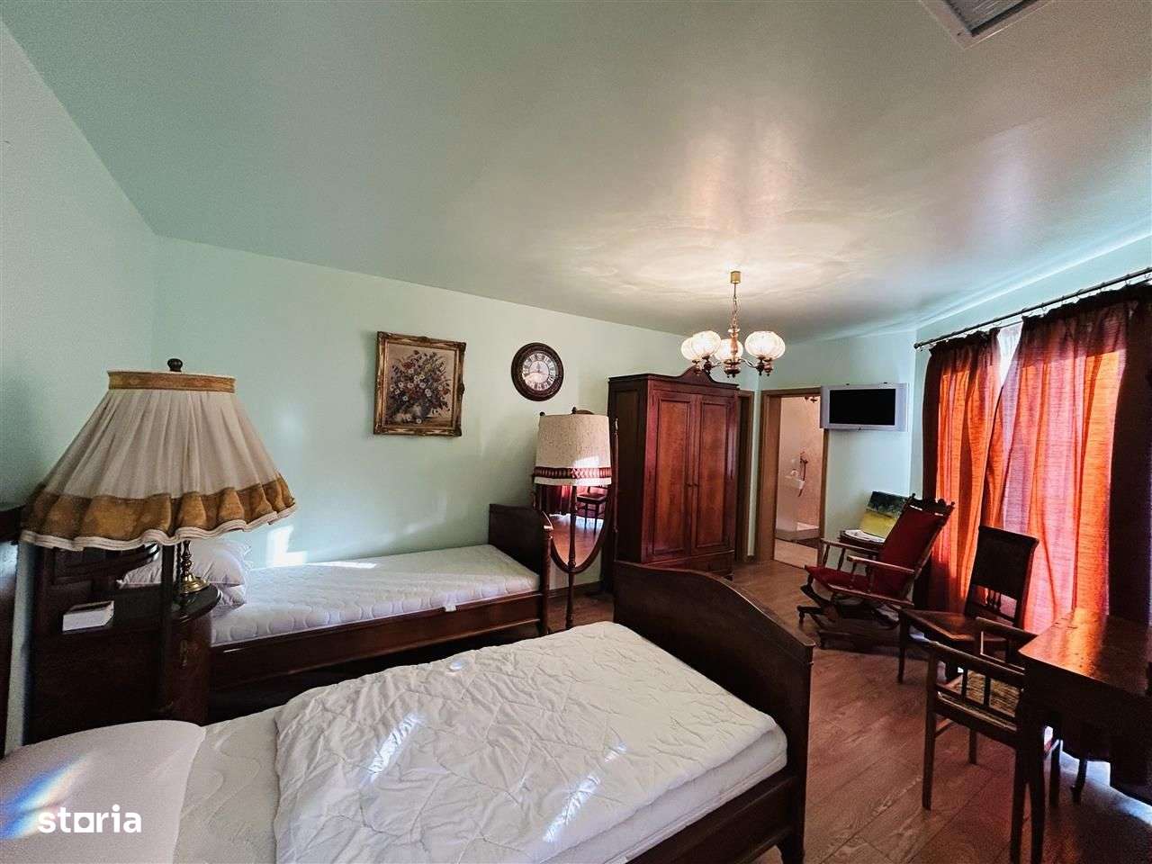 Casă individuală cu iaz, jacuzzi, saună și curte superbă – Cisnădie-11