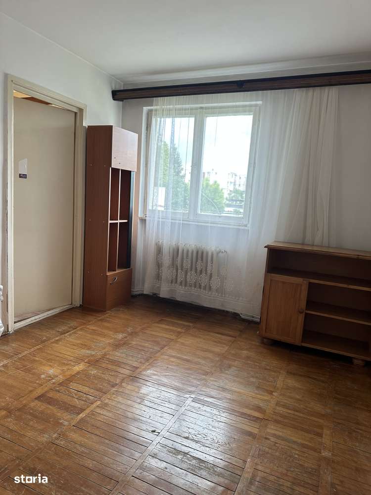 Apartament de vanzare,3 camere-0