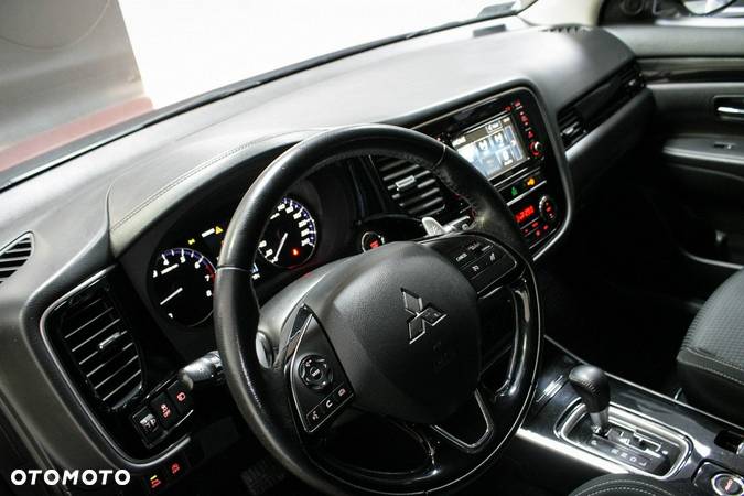 Mitsubishi Outlander - 14