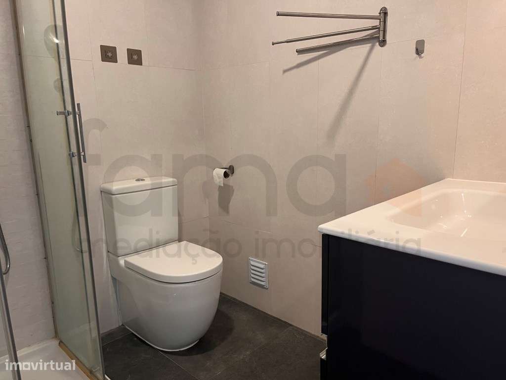 T4+1 no Centro da Amadora ideal para famílias-24