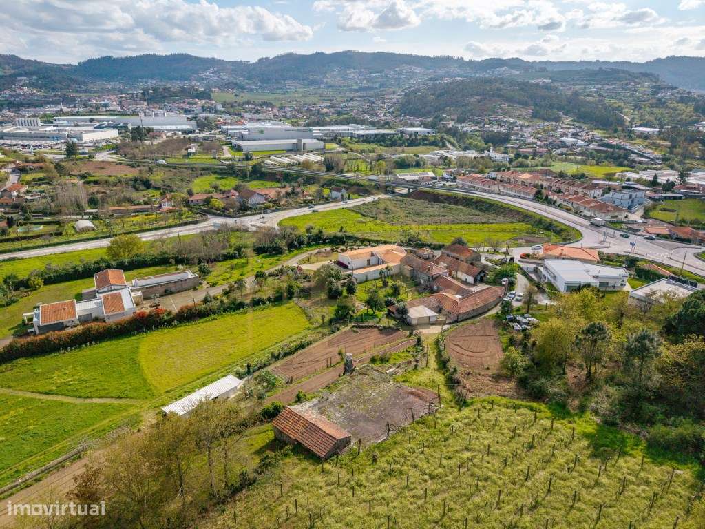 Quinta com Potencial de Expansão | Lordelo - Guimarães-42
