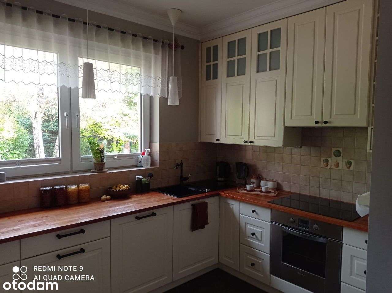 Dom marzeń pod Warszawą – przestrzeń, ogród i niskie koszty-15