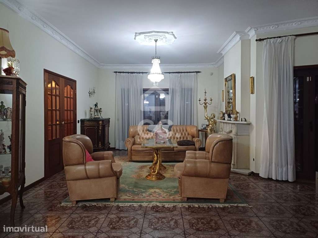 Moradia Bi-familiar T5+T2 em Palmeira, Santo Tirso-28