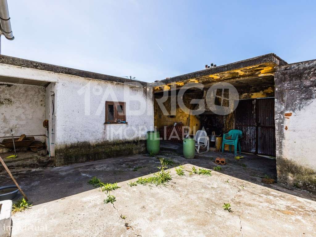 Moradia T2 com Terreno - (Imóvel sem licença de utilização, escritu...-14