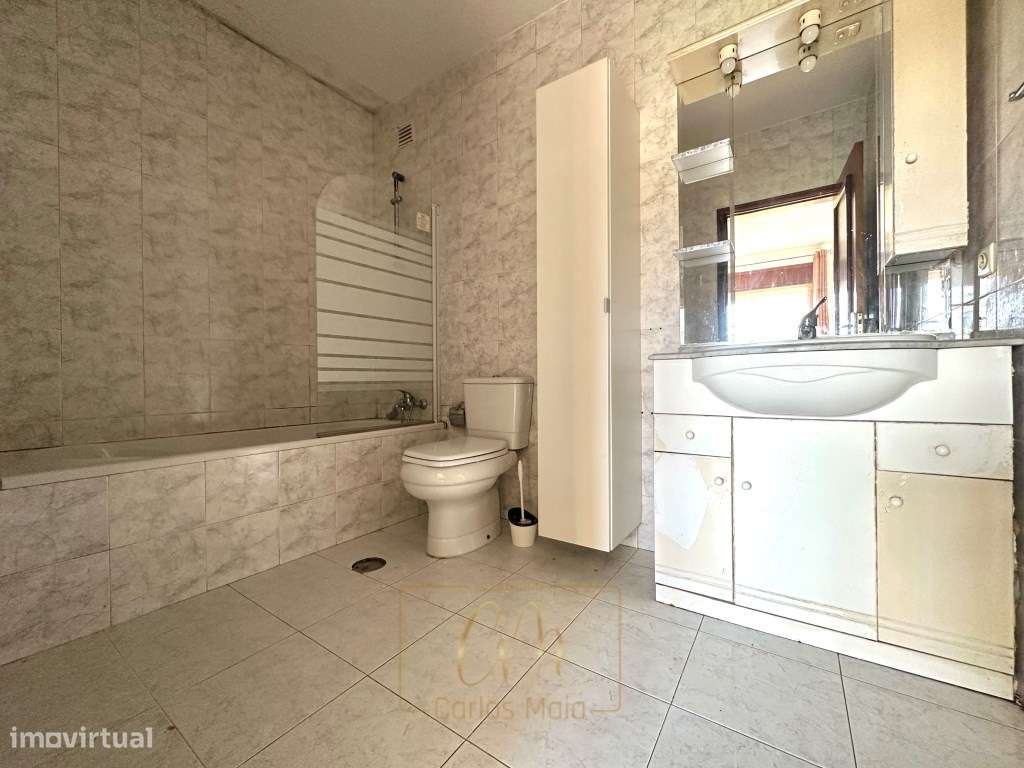 Moradia Bi Familiar / 2 Andares Moradia com logradouro-5