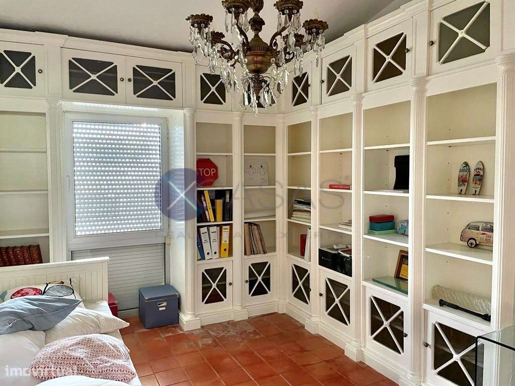 Moradia para remodelação, situada em Albarraque.-9