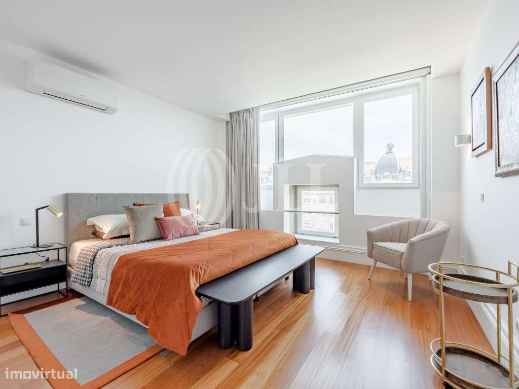 Apartamento T3 com dois lugares de garagem em Aliados, Porto-24