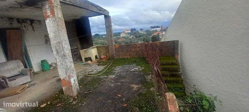 Moradia T3 com terreno para recuperação - Grande imagem: 5/12