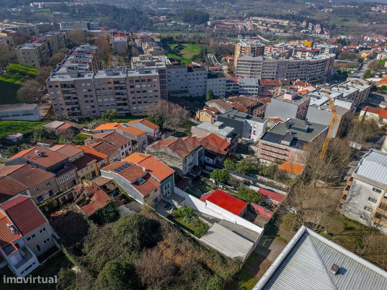 Excelente moradia para investimento em pleno centro histórico de Braga - Grande imagem: 5/33