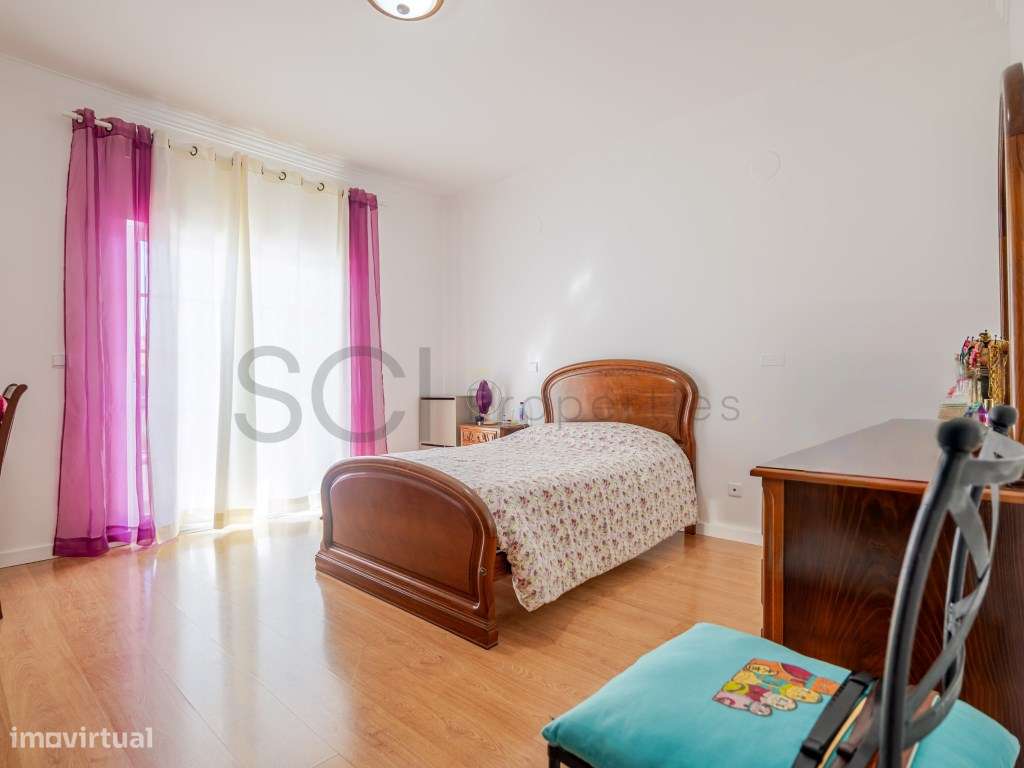 Moradia T5 Independente com Garagem em Fernão Ferro-27