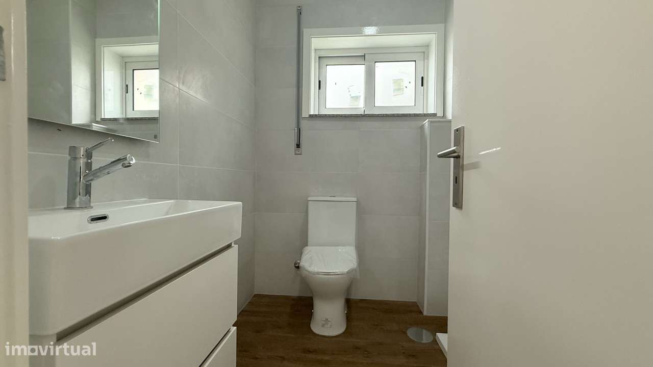 Apartamento T3 com garagem fechada em Águas Santas-12