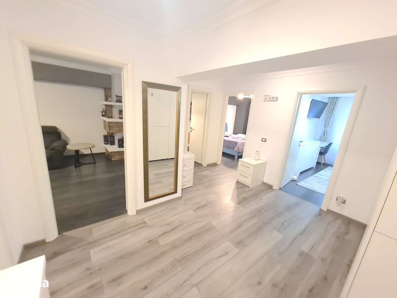 Apartament 3 camere, et.1, 101 mp, Arena Mall - Bacau-0