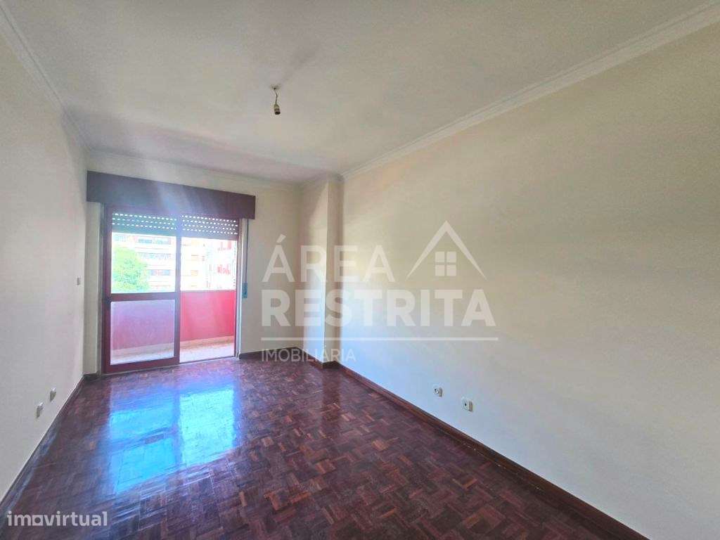 Apartamento T2 c/Parqueamento, na Cavaleira - Algueirão-12