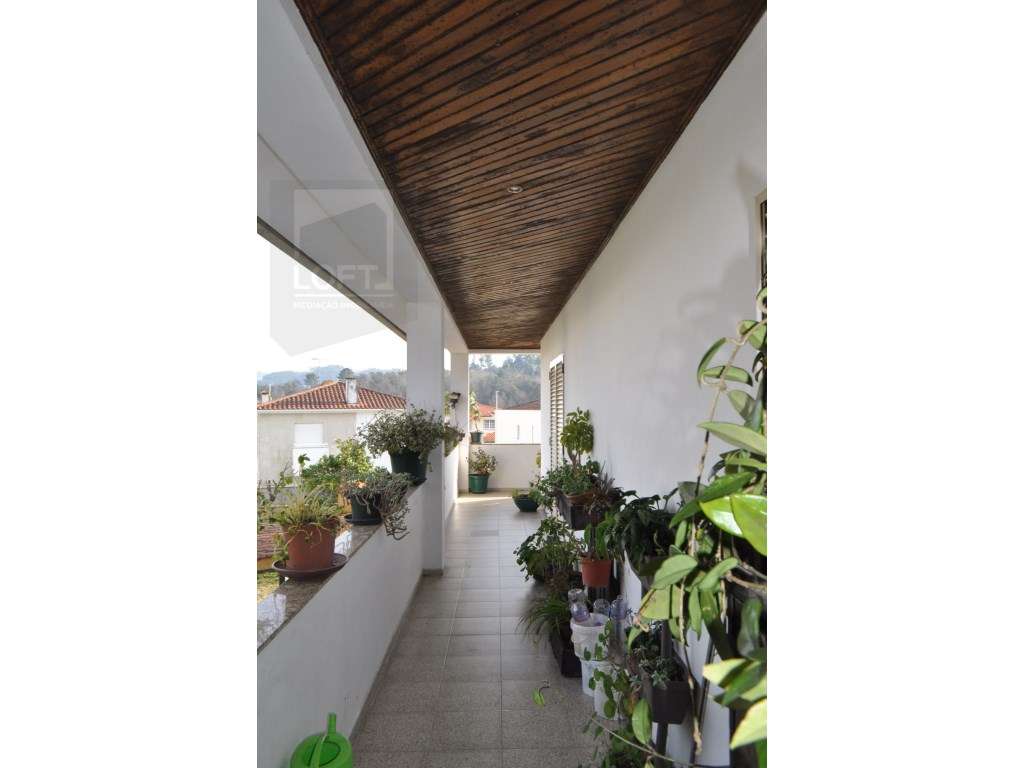 Moradia V4 em Candoso S.Santiago e Mascotelos-27