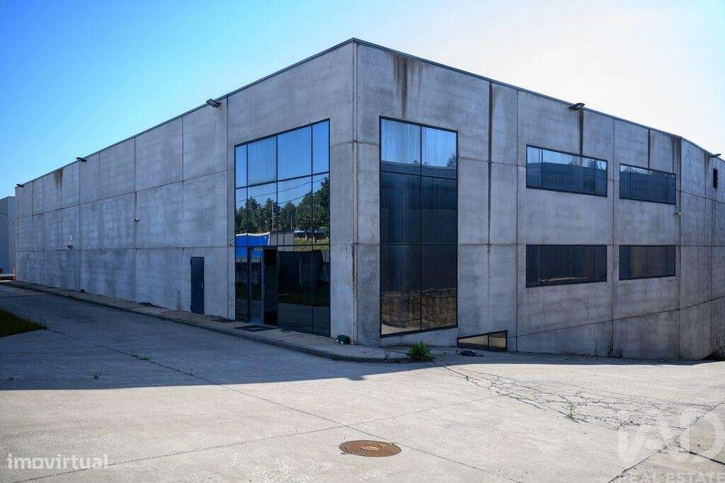 Armazém em Nogueira do Cravo e Pindelo de 2268,00 m2 - Grande imagem: 2/22