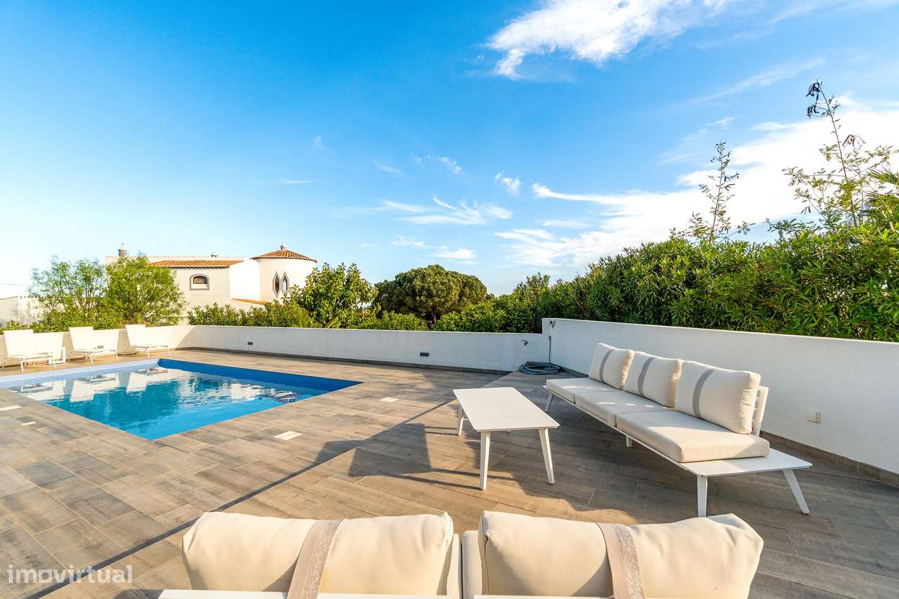 Deslumbrante moradia com piscina, terraço e vista mar-40