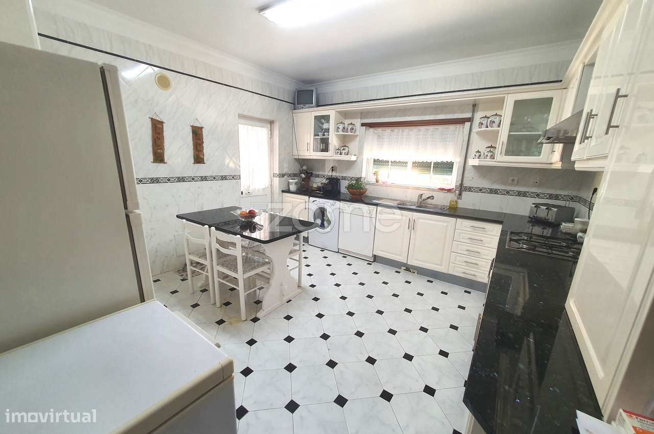 Moradia Isolada com piscina e bastante soalheira-7