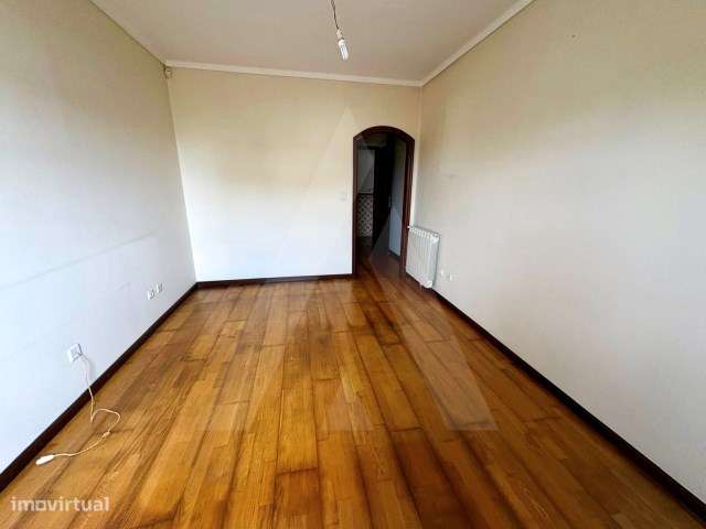 Apartamento T3 implex com garagem fechada em São Bernardo-15