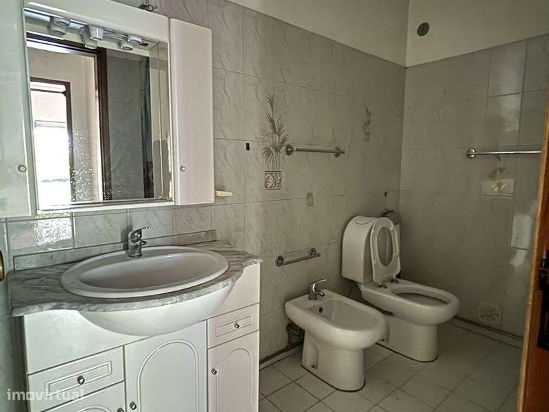 Apartamento T2 com arrecadacao zona do Pombal - Grande imagem: 5/12