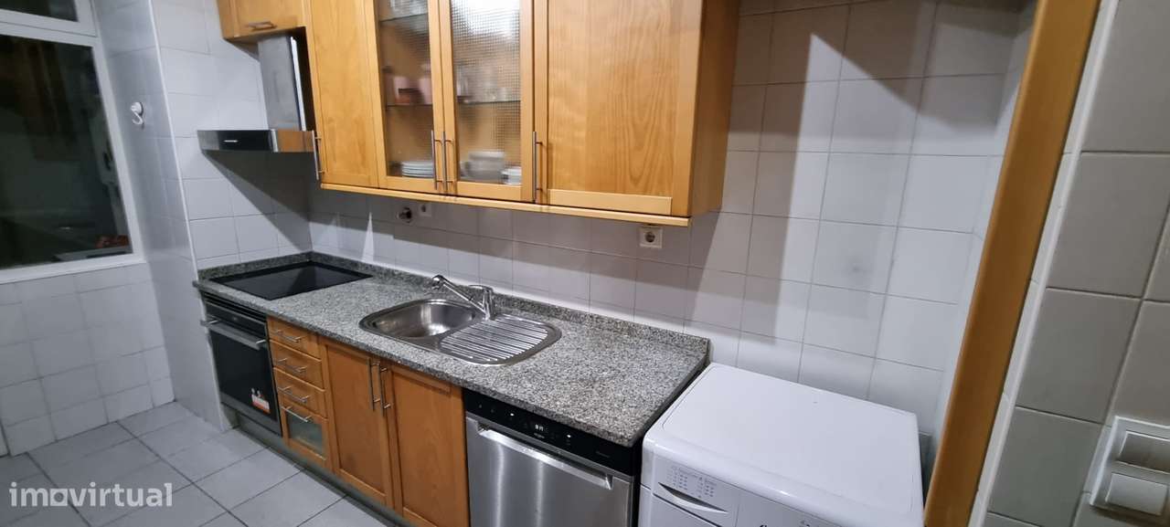 Apartamento T3 com terraço, garagem e localização central - Grande imagem: 5/39