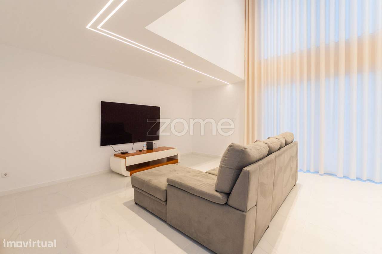 Moradia T4 com psicina-15