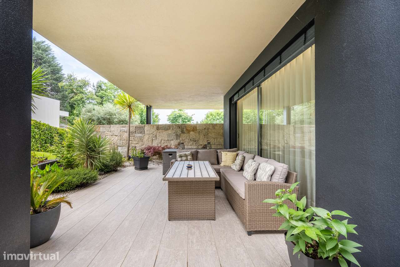 Moradia T4 com Rooftop Panorâmico e Piscina Privativa em GUIMARÃES-20