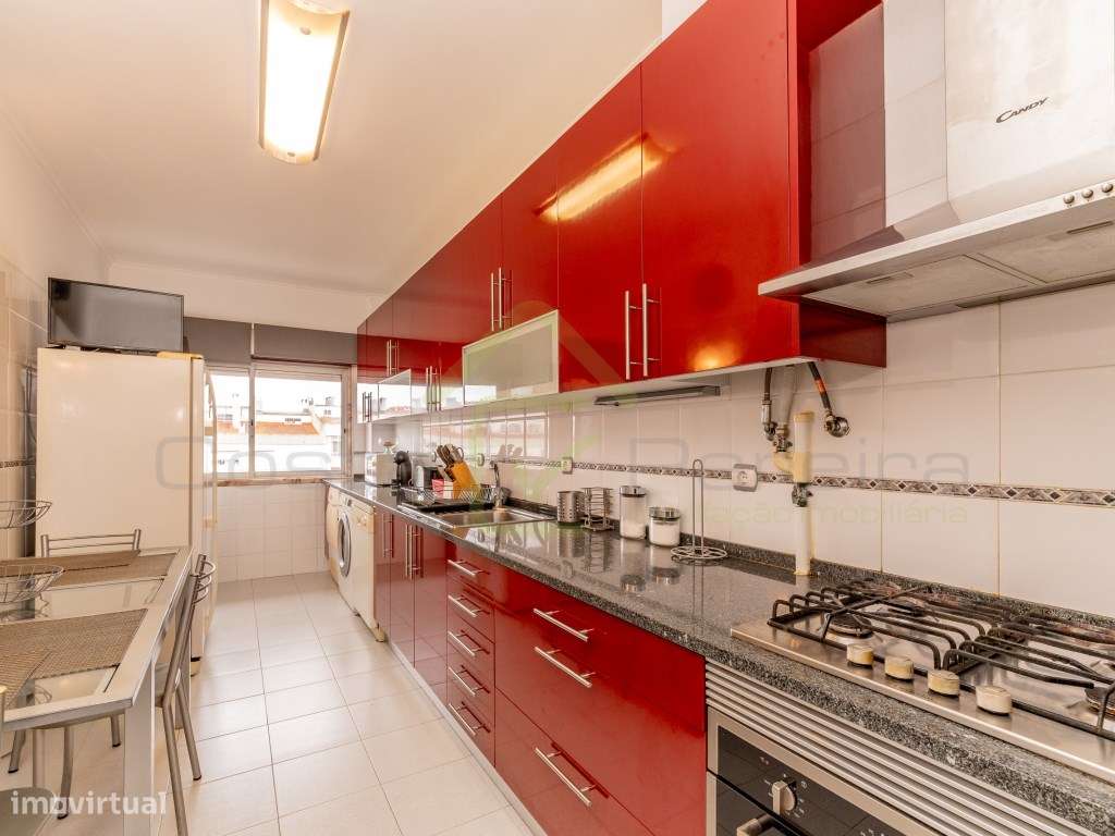 Apartamento T3 com boas áreas e óptima exposição solar-8