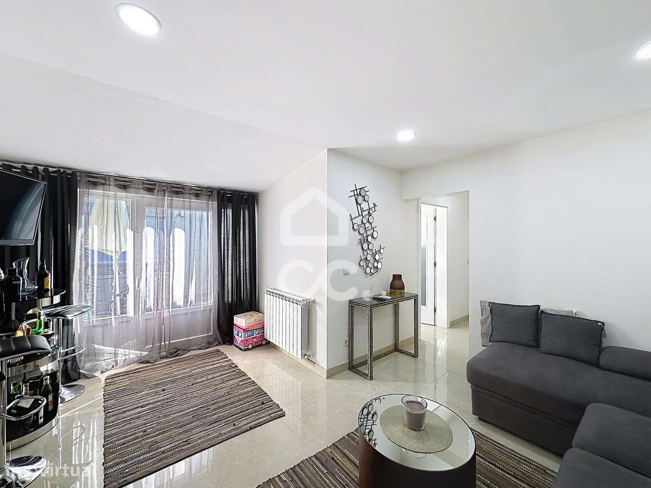 Moradia T4, um dos quartos do rés do chão, com garagem e anexos-26